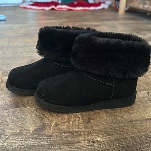 Girls off brand black Ugg boots size 11